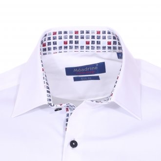 Chemise cintrée Méadrine Basic en coton blanc avec opposition à motif carré rouge, bleu ciel, bleu marine et gris